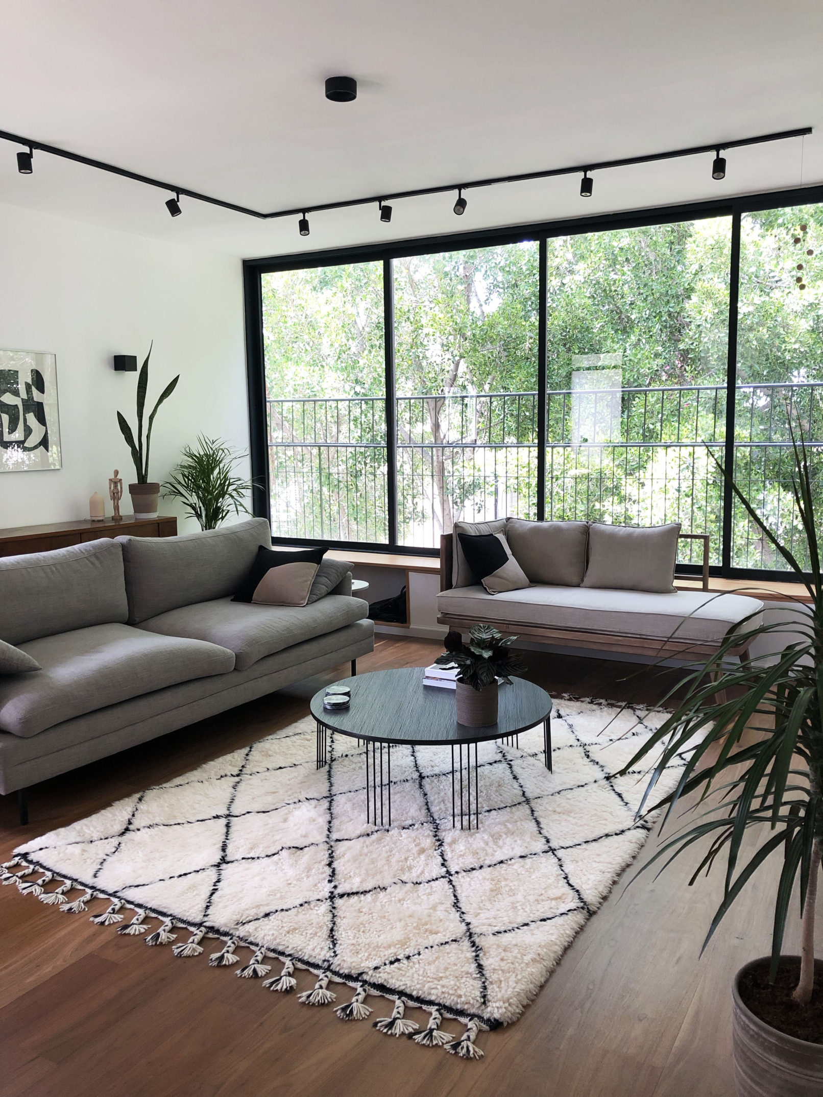 Apartment in Givatayim - Living Room - 2